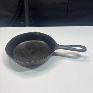 Vintage Lodge #3 G Cast Iron 3 Notch Iron Pan Skillet 6 1/4” Cookware